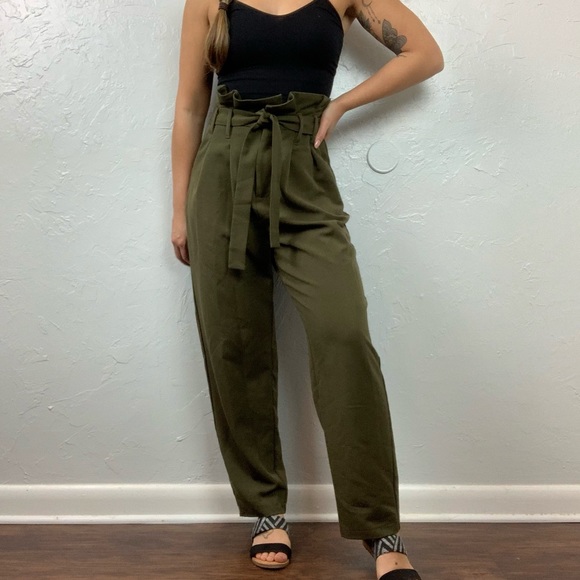 Romeo & Juliet Couture Pants - Romeo + Juliet Couture olive paperbag highwaist trousers Small